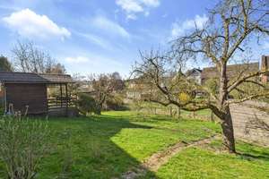 Weilrod: Haus mit Garten, Hof und Nebengebäuden – Die vollständige Adresse der Immobilie erhältst du vom Anbieter., 61276 Weilrod – Vorschaubild 3
