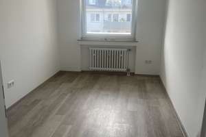 ruhige, sonnige 5-Zimmer-Wohnung mit Balkon in Köln- Rodenkirchen / Weiß – Die vollständige Adresse der Immobilie erhältst du vom Anbieter., 50999 Weiß, Köln – Vorschaubild 13