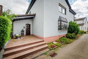Frankfurt-Griesheim: Großzügiges Einfamilienhaus und Gartenidylle auf Erbbaugrundstück – Die vollständige Adresse der Immobilie erhältst du vom Anbieter., 65933 Griesheim, Frankfurt am Main – Vorschaubild 3