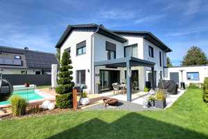 +++Bibertal, 
modernes und 
exklusives EFH, 
ca. 195 m² Wfl., 
Doppelgarage, 
Carport, Pool+++ – Günzburg (Kreis) – Vorschaubild 1