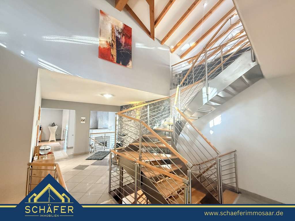 Immobilie in Überherrn - Großzügiges Architektenhaus mit Einliegerwohnung und Weitblick über das Saartal zu verkaufen - Bild 0