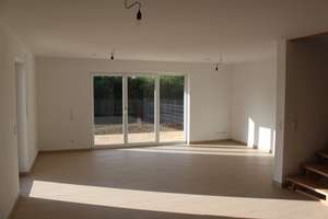 Hochwertige  DHH mit 160m² WF, inkl. Einbauküche und Kaminofen, keine Käuferprov. – Stumpfenbacher Straße 41b, 85250 Altomünster – Vorschaubild 3