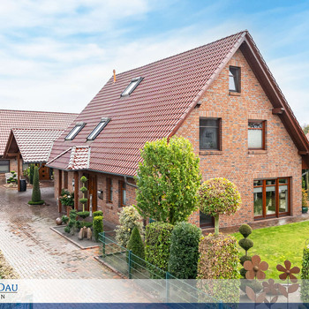 Ensemble von zwei modernen und gepflegten Einfamilienhäusern – ideal für Mehrgenerationen. Obj. 9103