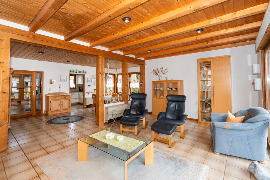 Immobilie in Wutöschingen - Wohnen mit Herz – gepflegt und gemütlich - ein Haus zum Wohlfühlen mit kleinem Gartenparadies! - Bild 3