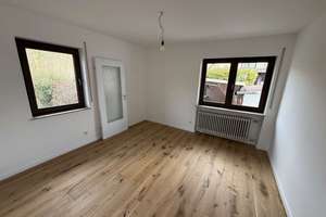 Schönes Zweifamilienhaus mit frisch sanierten Wohnungen – Am Eichenrangen 23, 90571 Schwaig bei Nürnberg – Vorschaubild 6