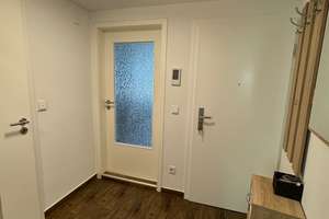 1-Zimmer-Dachgeschosswohnung direkt am Schlosspark – Am Schlosspark 65, 65203 Biebrich, Wiesbaden – Vorschaubild 2