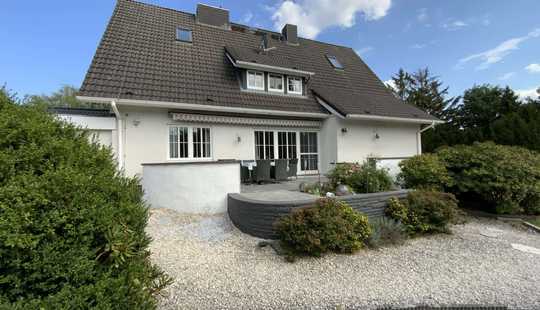 Bild von Villa mit großem Grundstück & Einliegerwohnung – Elegantes Wohnen mit zusätzlichem Einkommen