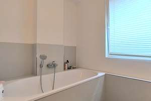 + EDLE TERASSENWOHNUNG + ZWEI PRIVATGÄRTEN + SÜDWEST-LAGE + GEHOBENE INNENAUSSTATTUNG + TIEFGARAGE + – Sandinostraße 3, 13055 Alt-Hohenschönhausen, Berlin – Vorschaubild 26
