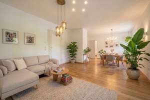 „Haus im Haus“-Erlebnis - Großzügige 4-Zimmer-Wohnung mit Balkon & eigenem Garten – 70499 Weilimdorf (Ortsteil), Stuttgart – Vorschaubild 2
