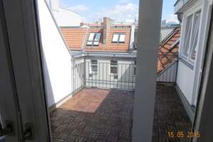 Großzügig wohnen in Charlottenburg: 4-Zimmer-Dachgeschosswohnung mit Terrasse