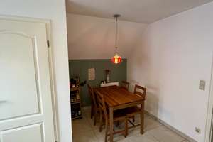 Lichtdurchflutetes Raumwunder in Heilbronn-Böckingen: Gepflegte 3,5-Zimmer-DG-Wohnung mit Balkon  – Die vollständige Adresse der Immobilie erhältst du vom Anbieter., 74080 Böckingen, Heilbronn – Vorschaubild 2