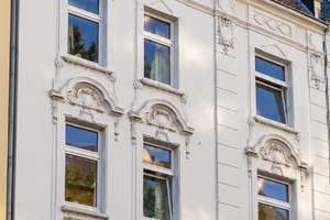 Modernes Wohnen im Altbau – Dachgeschosswohnung mit EBK im Kreuzviertel