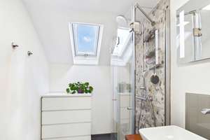 Die Tür geht auf, der Blick hinauf: 4-Zimmer mit Südbalkon und Weitsicht in Feuerbach! – Die vollständige Adresse der Immobilie erhältst du vom Anbieter., 70469 Feuerbacher Tal, Stuttgart – Vorschaubild 10