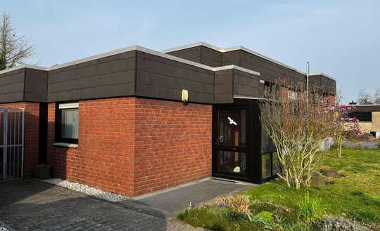 Ein Zuhause mit Perspektive – Zwei verbundene Bungalows für modernes Wohnen