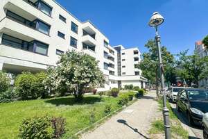 Lichthelle Wohnung mit Einbauküche, Wannenbad & Tiefgarage