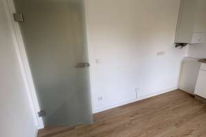 Renditestarke Zwei-Zimmerwohnung Köln-Ehrenfeld mit Garage zu verkaufen – Overbeckstraße 23-25, 50823 Neuehrenfeld, Köln – Vorschaubild 7