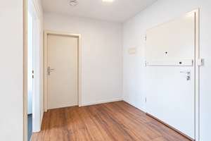 Helle, leerstehende 2-Zimmer-Wohnung in gutem Zustand mit sonnigem Balkon in Frankfurt-Eckenheim – 60435 Eckenheim, Frankfurt am Main – Vorschaubild 5