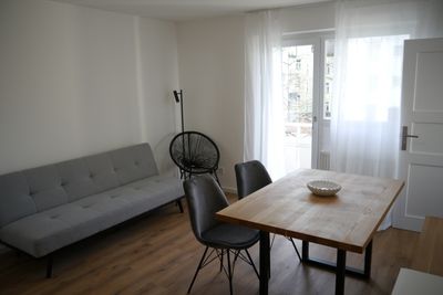 Sanierte 2,5-Zimmer- Wohnung mit Balkon und EBK