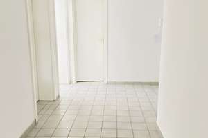 Schicke 2 Zimmer Wohnung mit Einbauküche und großem Balkon! – Porsestr. 8, 39104 Buckau, Magdeburg – Vorschaubild 2