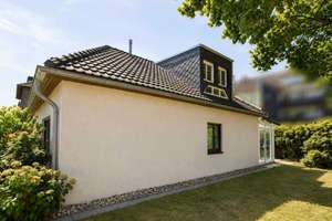 Zentral & ruhig: Barrierearmer Bungalow mit Wintergarten, Garten und 2 Garagen