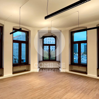 Markantes Eckgebäude in der quirligen Mitte. combine Transaction.