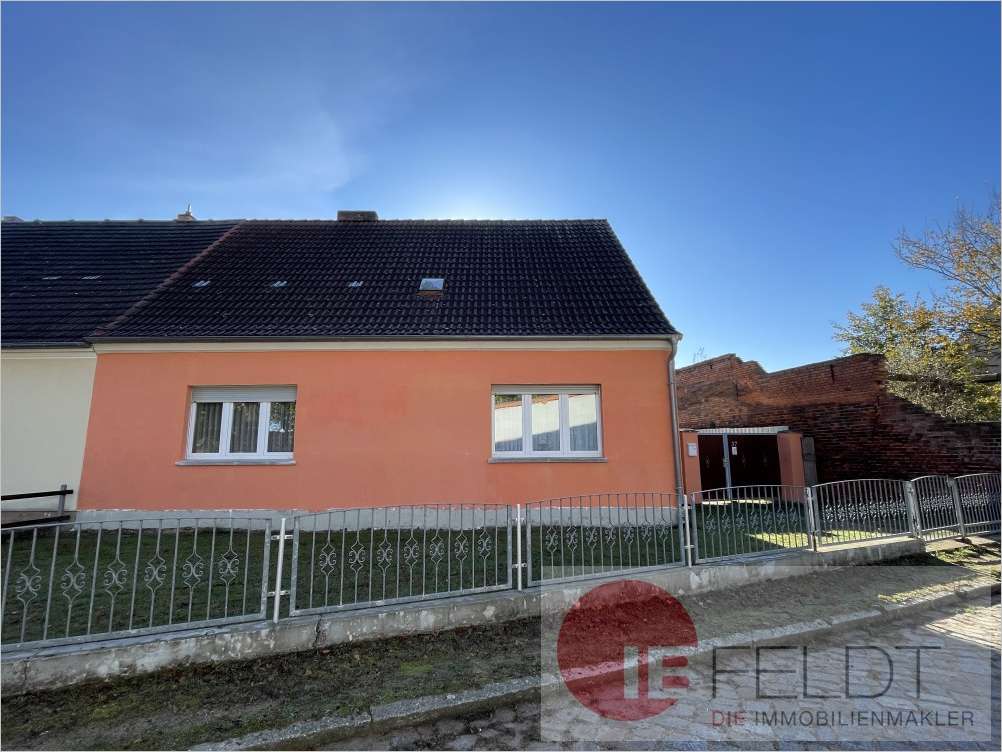 Renovierungsbedürftiges Einfamilienhaus mit Nebengebäude + Gartenland, Teltow Fläming Kreis – Bild 1