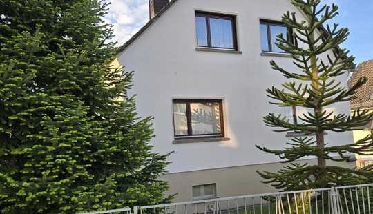 Bild von Zweifamilienhaus mit wunderschönem Garten, Doppelgarage und großem bebaubarem Grundstück
