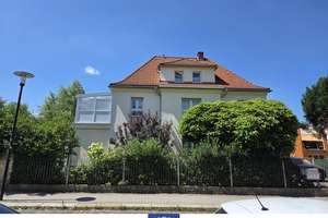 Repräsentatives Wohnensemble in Bestlage: Großzügiges Grundstück mit Vorderhaus & Remise