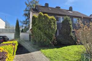 Einfamilienhaus (DHH)
mit Garage