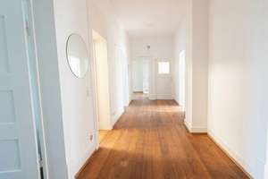 Großzügige Altbauwohnung mit Balkon in zentraler Lage von Karlsruhe – Die vollständige Adresse der Immobilie erhältst du vom Anbieter., 76133 Südweststadt, Karlsruhe – Vorschaubild 3