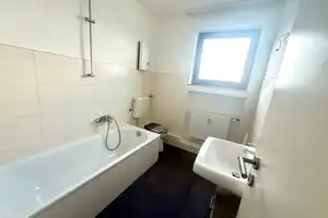 Sanierte zwei Zimmer Wohnung in Köln zu vermieten – Köln – Vorschaubild 1