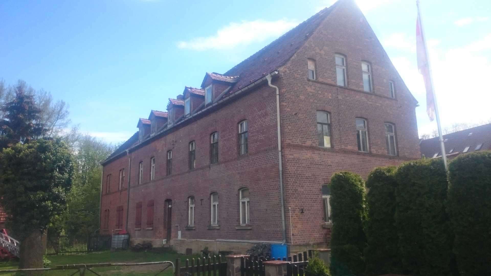 (T)RAUM ZUR ENTFALTUNG ! Imposantes, solides Klinker-MFH / EFH, Burgenlandkreis – Bild 3