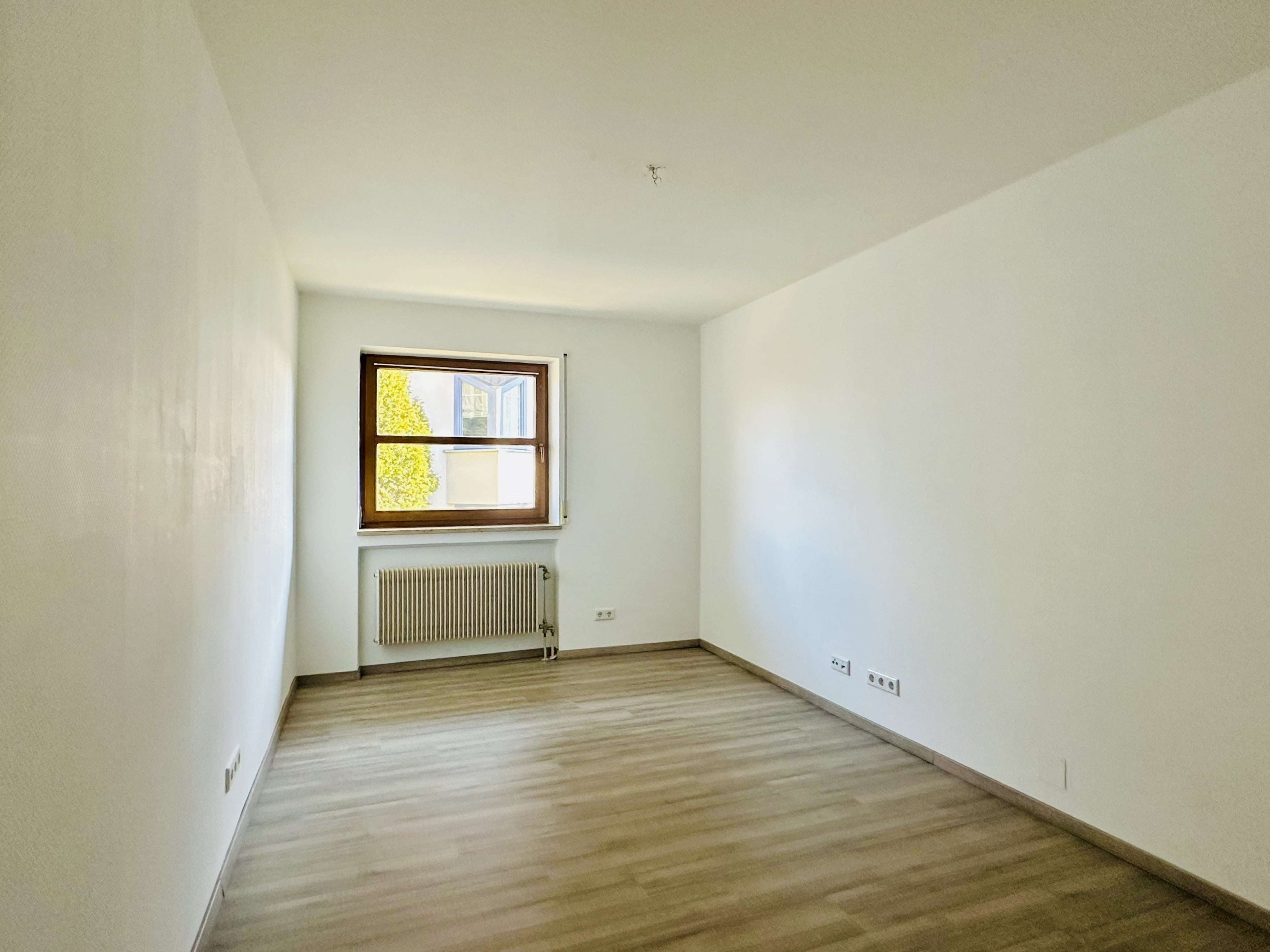 Immobilie in Sennfeld - Mehr Raum für Ihr Kapital: eine großzügige 4-Zimmer-Wohnung! - Bild 8