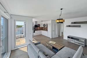"OBEN ANGEKOMMEN": Sonnige & ruhige Penthouse-Wohnung mit Aufzug, Weitblick und modernem Wohnkomfort – Die vollständige Adresse der Immobilie erhältst du vom Anbieter., 81369 Mittersendling, München – Vorschaubild 2