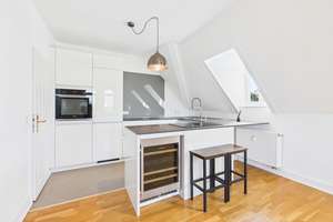 2. OG! Hochwertige und charmante Dachgeschosswohnung mit grandioser Panoramaterrasse – Die vollständige Adresse der Immobilie erhältst du vom Anbieter., 65193 Nordost, Wiesbaden – Vorschaubild 2