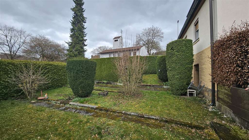 Immobilie in Üchtelhausen - Charmantes Bestandsobjekt mit schönem, terrassiertem Garten und viel Potenzial in Üchtelhausen - Bild 0