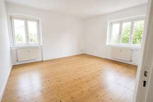 Helle 2-Zimmer-Altbauwohnung in Prenzlauer Berg | Provisionsfrei | Bezugsfrei | viel Grüner Innenhof