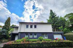 = H = FREISTEHENDES ZWEIFAMILIENHAUS IN TOP WOHNLAGE ! 2X GARAGEN, TERRASSEN, GARTEN = H = – Die vollständige Adresse der Immobilie erhältst du vom Anbieter., 42489 Wülfrath – Vorschaubild 2