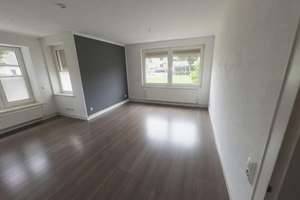 Familienfreunliche 4-Zimmer Wohnung im Erdgeschoss in Hildesheim - Himmelsthür – Am Kupferstrange 2, 31137 Himmelsthür, Hildesheim – Vorschaubild 1