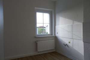 Grün und ruhig gelegen mit Balkon – Carl-von-Basedow-Str. 4, 6237 Leuna – Vorschaubild 5