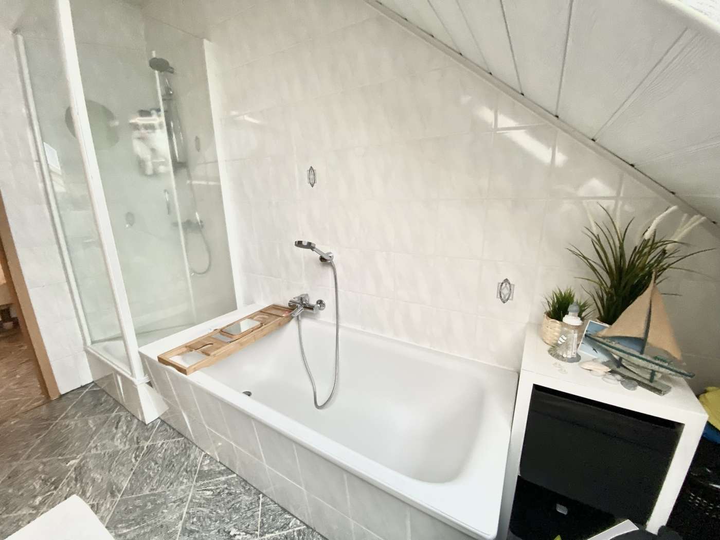 Immobilie in Helsa - Hochwertiges MFH mit Gartenpool, PV-Anlage, 

neuer Heizung und weiteren Extras in Helsa-Wickenrod - Bild 16