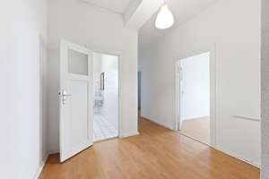 Bezugsfreie Hochparterre-Wohnung mit Loggia in grünem Westend – Die vollständige Adresse der Immobilie erhältst du vom Anbieter., 14052 Westend, Berlin – Vorschaubild 2