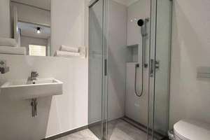 Luxuriöse Premium-Wohnung im Herzen Frankfurts - 2 Zimmer Voll Möbliert Balkon Exklusive Ausstattung – Große Eschenheimer 10, 60313 Innenstadt, Frankfurt am Main – Vorschaubild 4