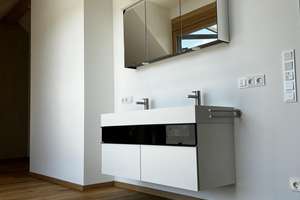 Neuwertiges 4-Zimmer-Penthouse mit Dachterrasse, Aufzug & Deckenkühlung in best Lage – 80538 Englischer Garten, München – Vorschaubild 8
