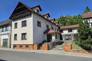 (A1572) geräumiges Mehrfamilienhaus am Hermsdorfer Kreuz – Die vollständige Adresse der Immobilie erhältst du vom Anbieter., 7629 Reichenbach – Vorschaubild 1