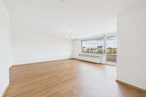 Bezugsfreie 5-Zimmer-Penthouse-Wohnung mit drei Balkonen in Frankfurt-Griesheim