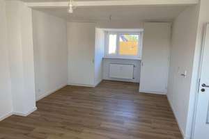 Feines kleines Apartment in ruhiger Stichstraße...Dachstudio in Nürnberg-Nord/Ziegelstein – Die vollständige Adresse der Immobilie erhältst du vom Anbieter., 90411 Ziegelstein, Nürnberg – Vorschaubild 4