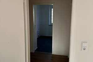 Apartment in Augsburg: Zwei-Zimmer-Wohnung mit Balkon in der Neuburger Straße – Die vollständige Adresse der Immobilie erhältst du vom Anbieter., 86152 Lechhausen-West, Augsburg – Vorschaubild 5