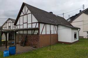 Einfamilienhaus mit schönem Grundstück in ruhiger Lage in zweiter Baureihe in Holzhausen! – Siegen-Wittgenstein (Kreis) – Vorschaubild 2