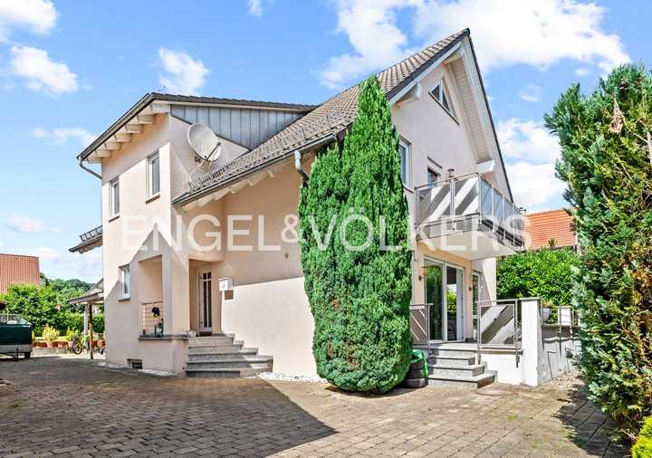 Grosszügiges Einfamilienhaus mit Einliegerwohnung